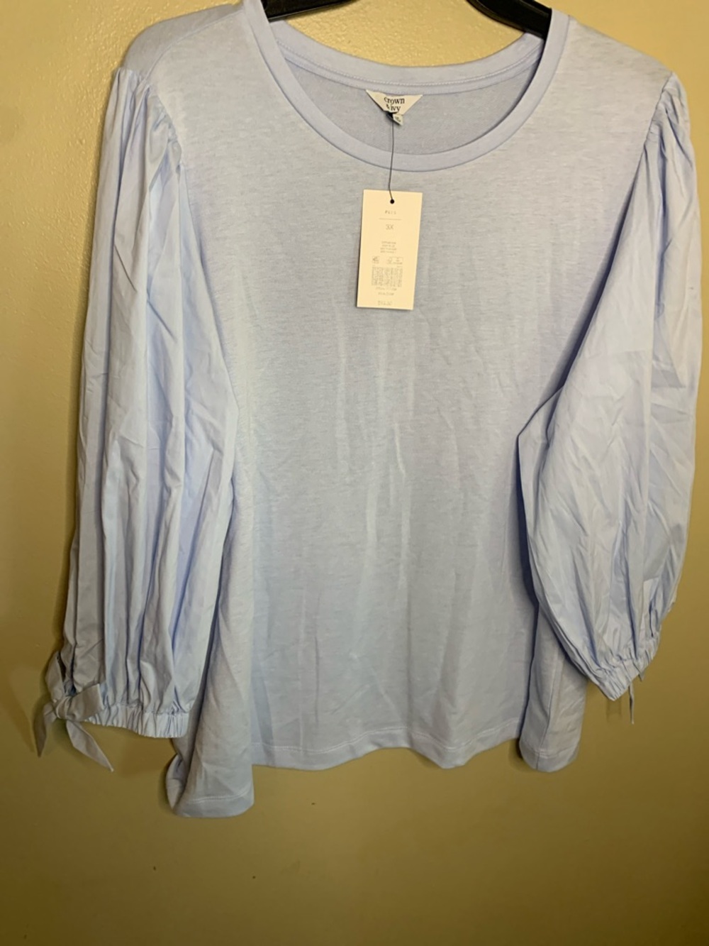 crown & ivy Light Blue Puff-Sleeve Tie Cuff Top